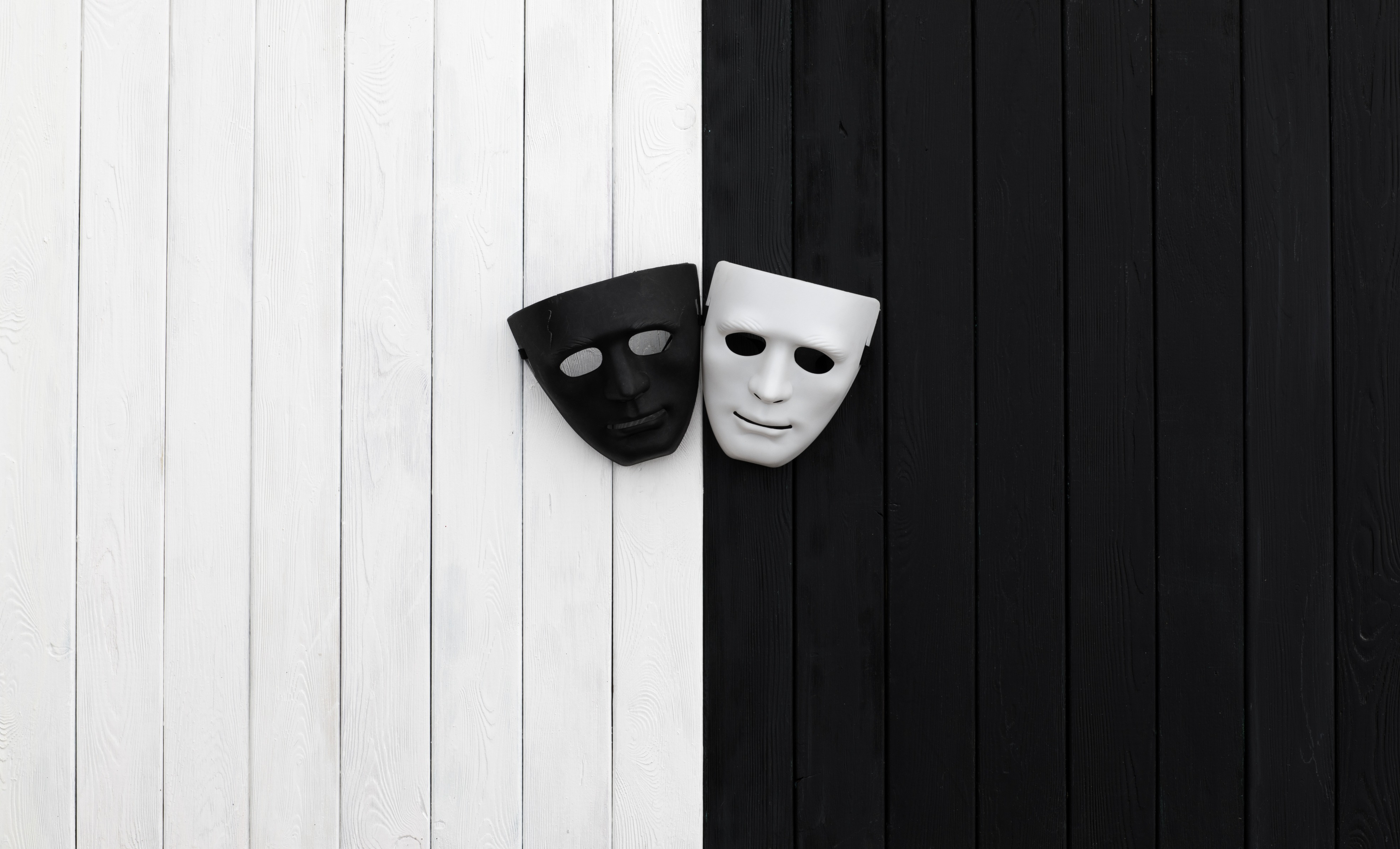 Schwarze und weiße Gesichtsmaske; Detektivagentur in Dresden, Privatermittler in Dresden, Detektiv-Team in Dresden, Detektivbüro in Dresden